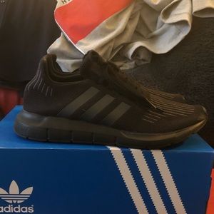 Adidas Swift Run Black Sz 9